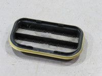 Volkswagen Touareg 2002-2010 Tuulutusava plastik, vasak Varuosa kood: 7L0819181
