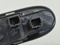 Peugeot 308 Klaasitõstuki lüliti, vasak (esim.) Varuosa kood: 649026
Kere tüüp: 5-ust luukpära